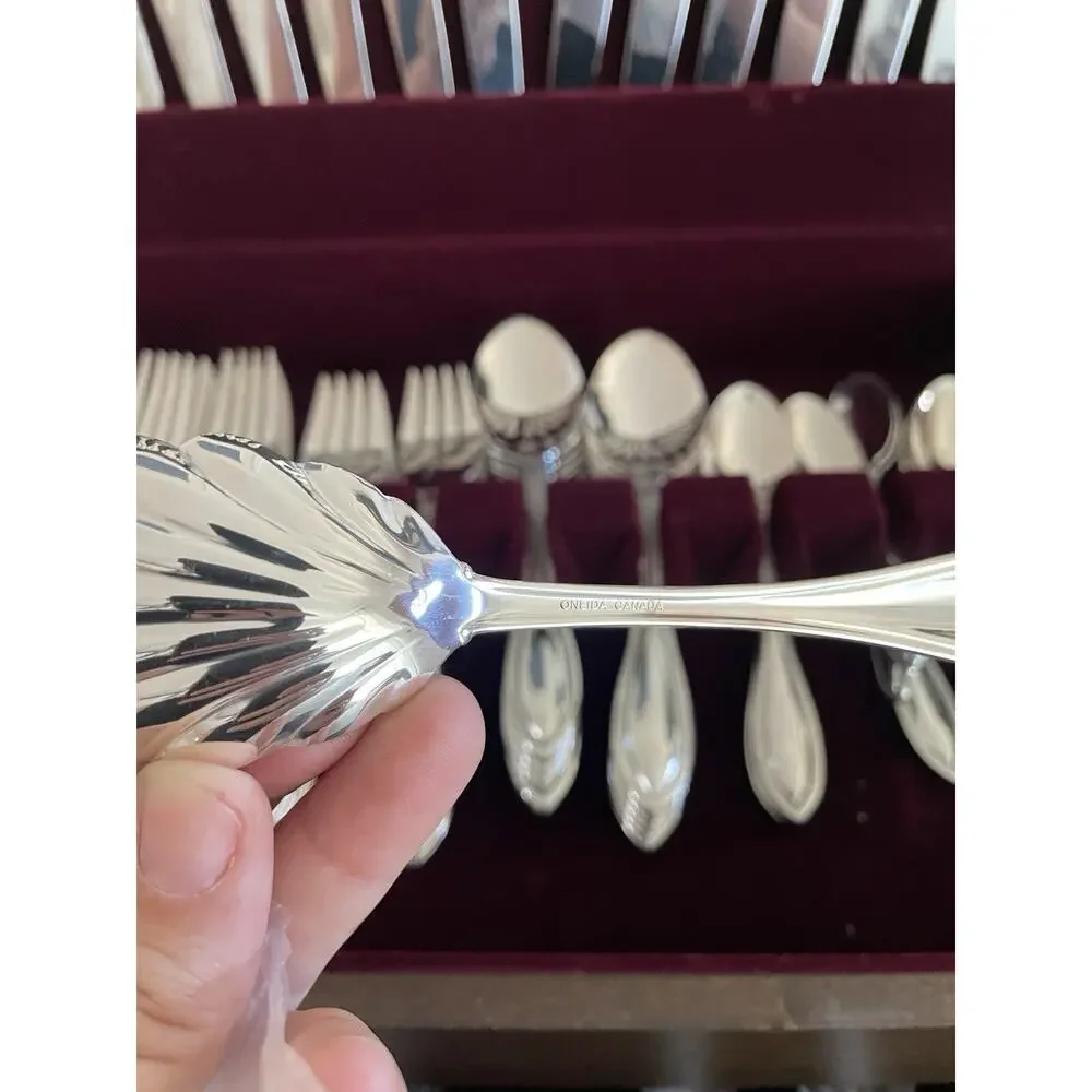 Oneida Community Flatware Set 64 Pieces Silver Arbor W/ Box Vintage plated